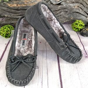 Minnetonka Jr. Trapper Moccasin Slippers